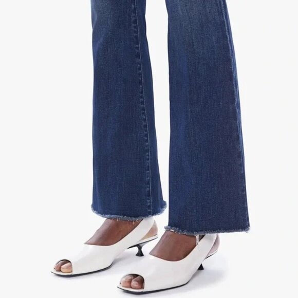 Mother The Weekender Fray Flare Jeans Mint Condition Size 32 - Picture 3 of 12